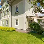 Gruene Zur Post - 100 % Bio Отель 3*