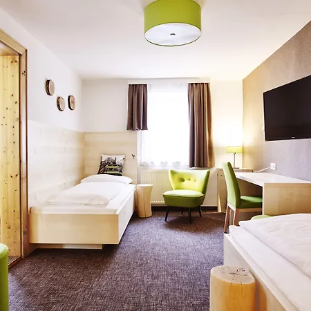 Gruene Zur Post - 100 % Bio Hotell 3*
