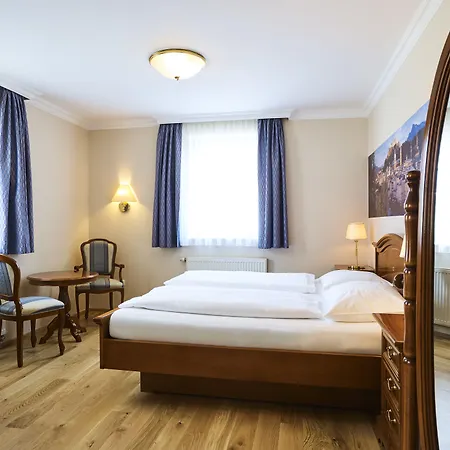 Gruene Zur Post - 100 % Bio Otel 3*