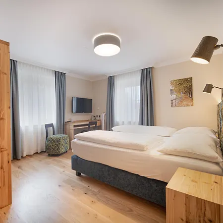 Gruene Zur Post - 100 % Bio 3* Salzburg